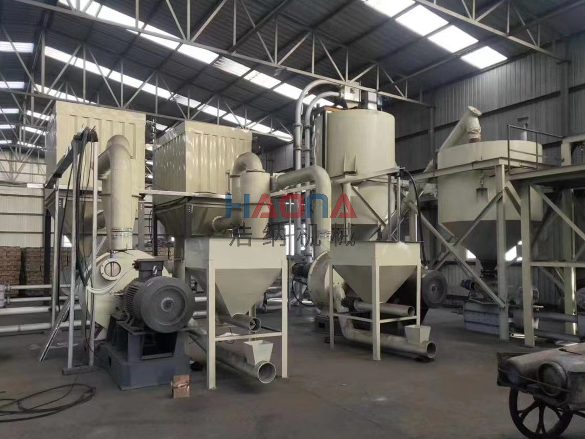 機械式粉碎機-新疆設備安裝現場